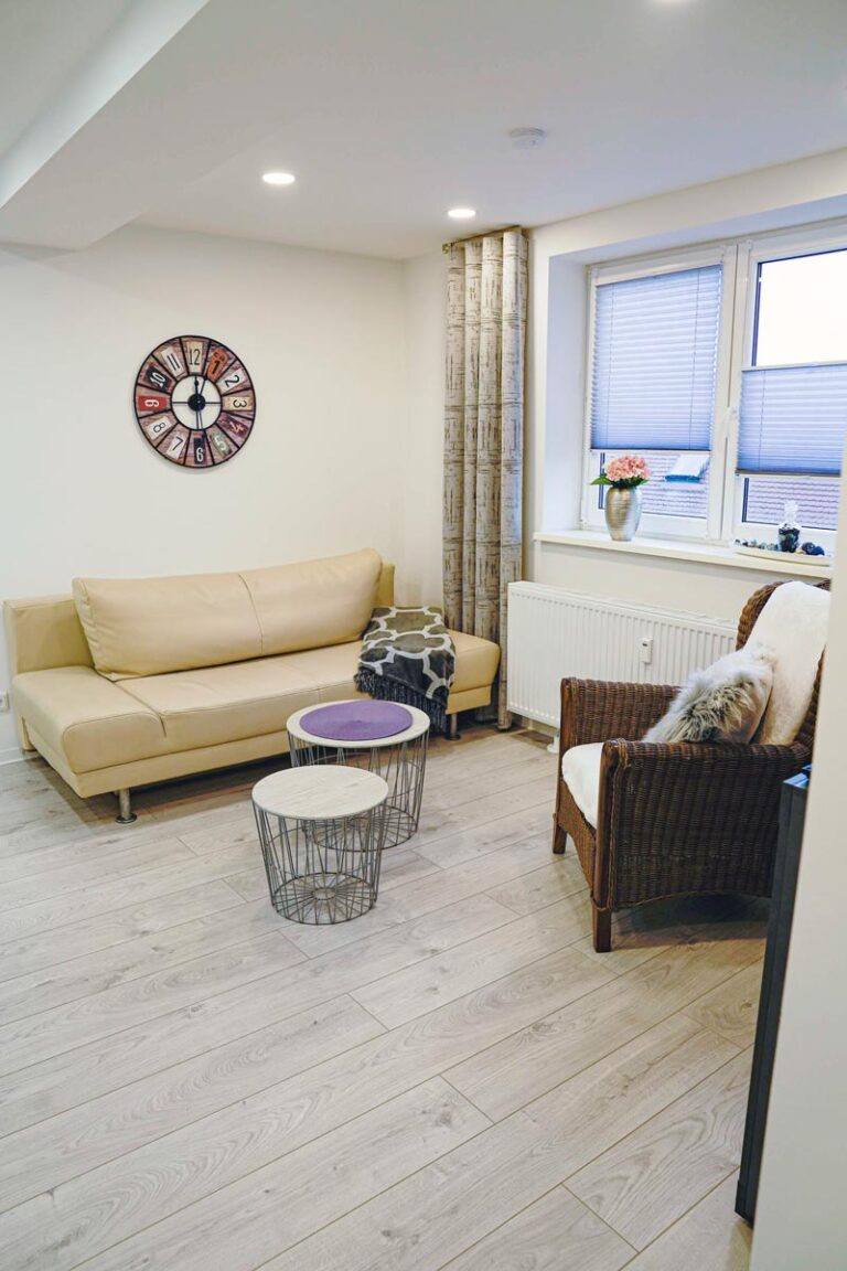 Wohnzimmer mit gemütlicher Sitzecke im HT Appartement Nr. 1