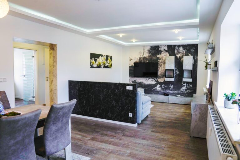 Wohnzimmer mit bequemer Couch im HT Appartement Nr. 2