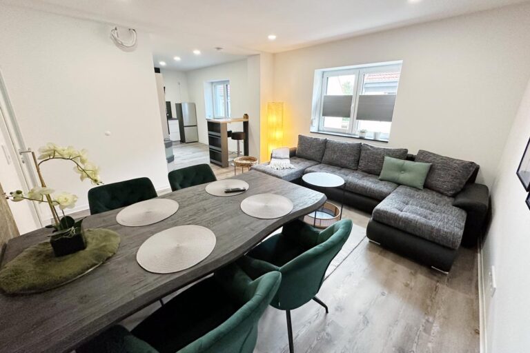 Modernes Wohnzimmer im HT Appartement Nr. 4